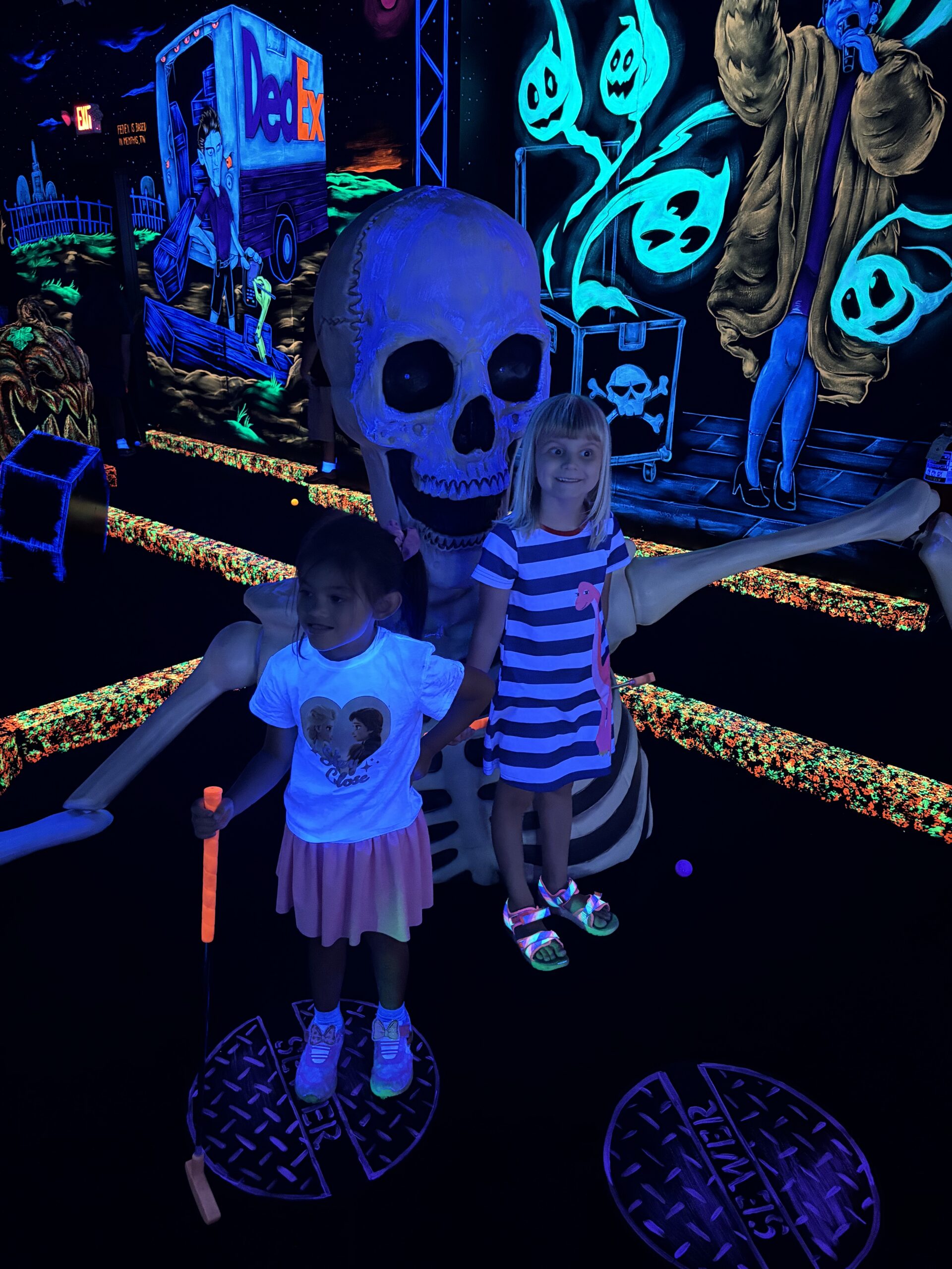 Monster MiniGolf giant skeleton