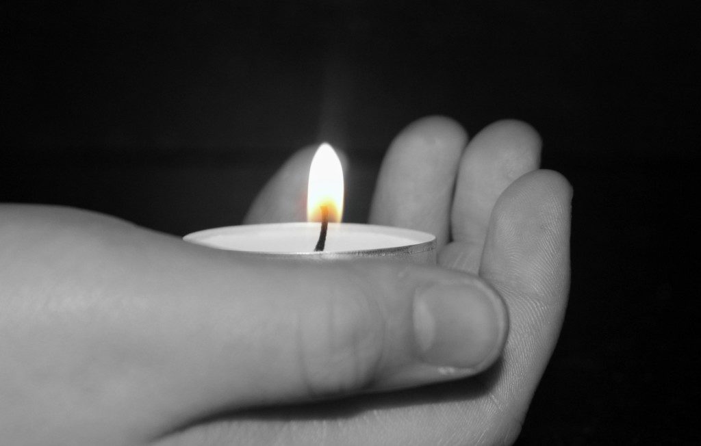 Memphis Moms Blog  child holding candle