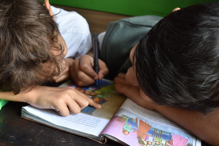 kids reading together