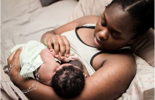 black mom breastfeeding