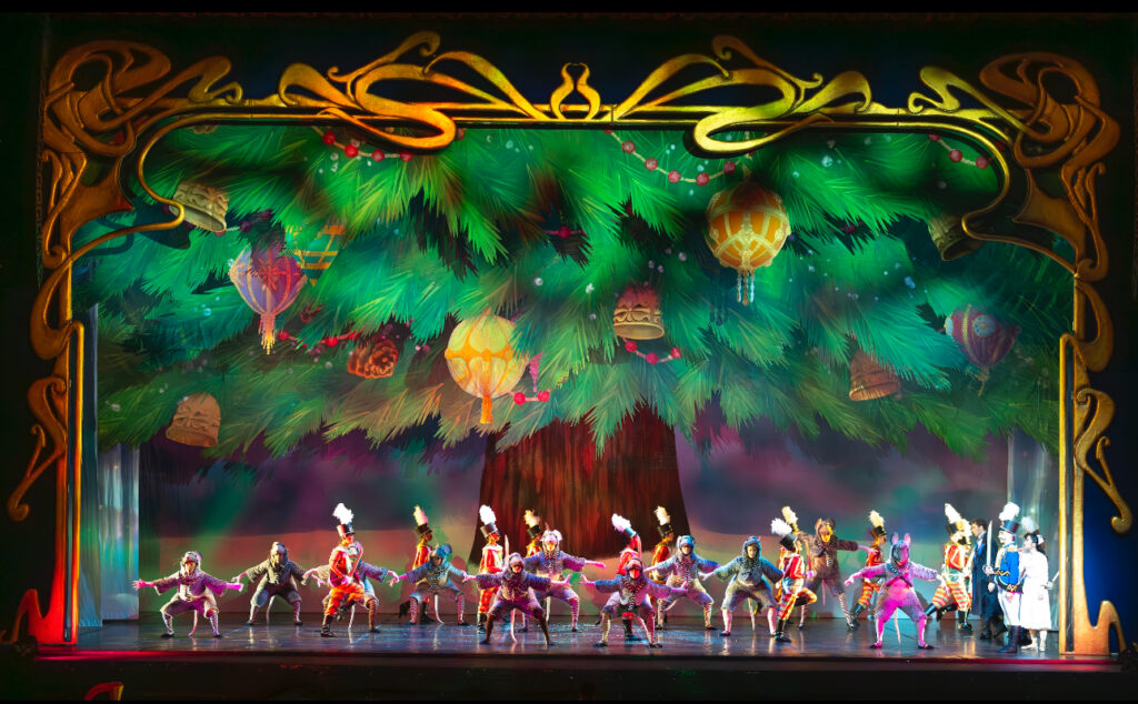 the set design for Ballet Memphis is amazing 