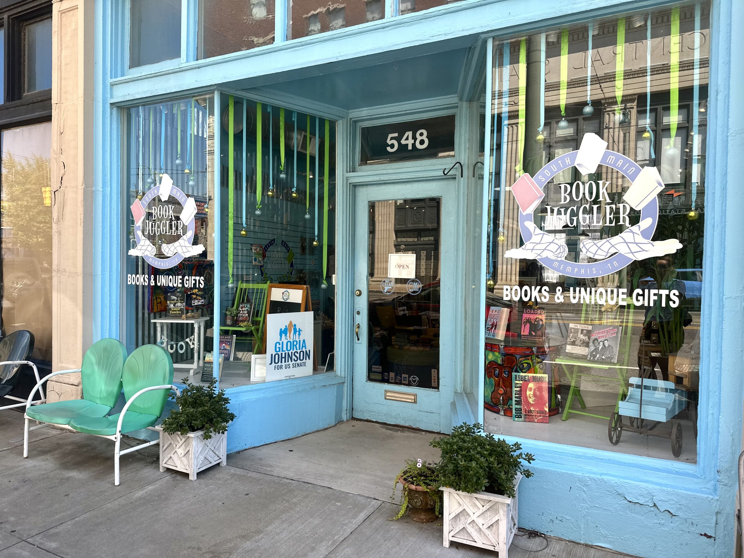 book juggler storefront